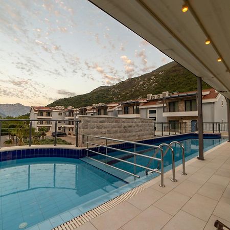 Green Bay Apartments Morinj كوتور المظهر الخارجي الصورة