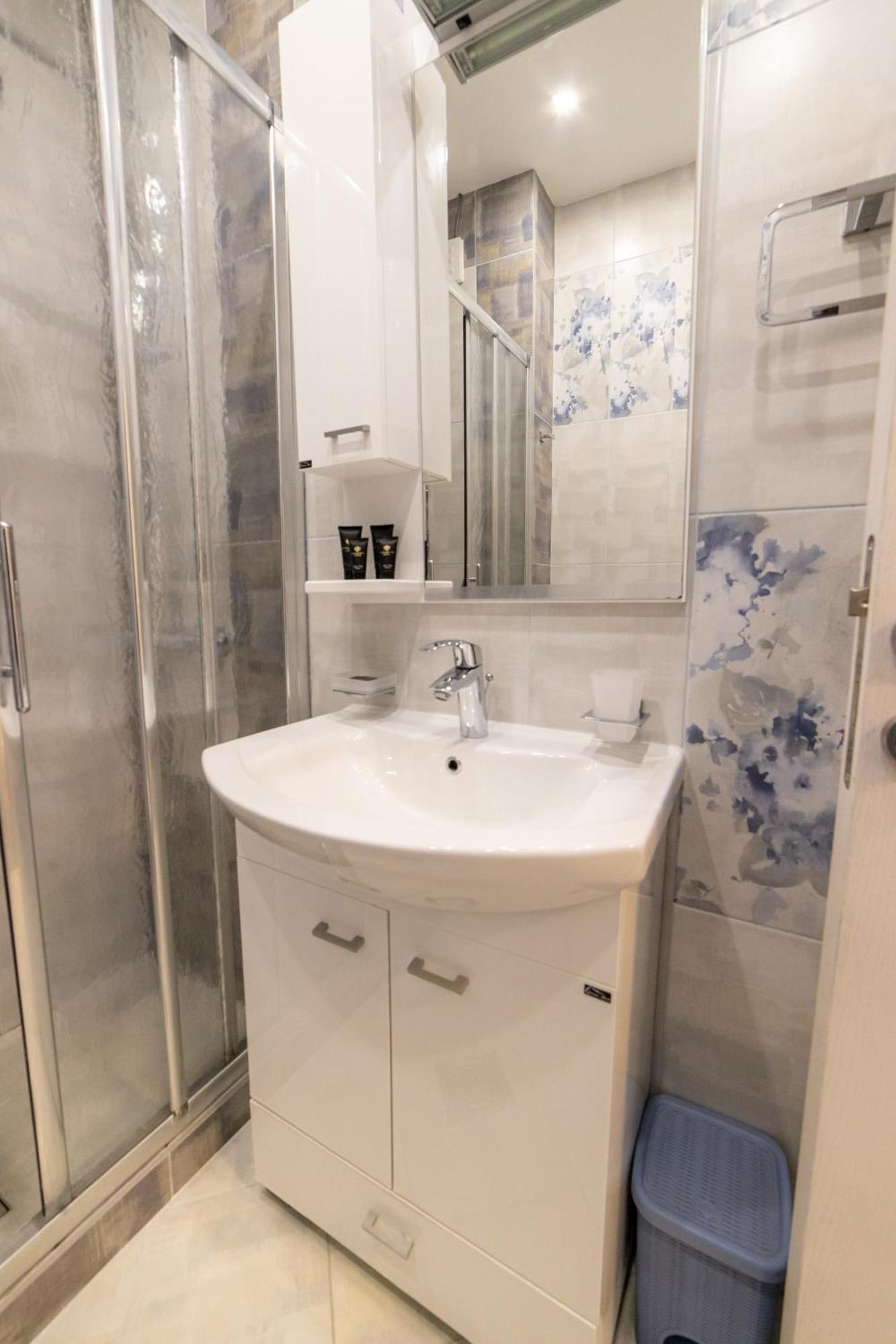 Green Bay Apartments Morinj كوتور المظهر الخارجي الصورة