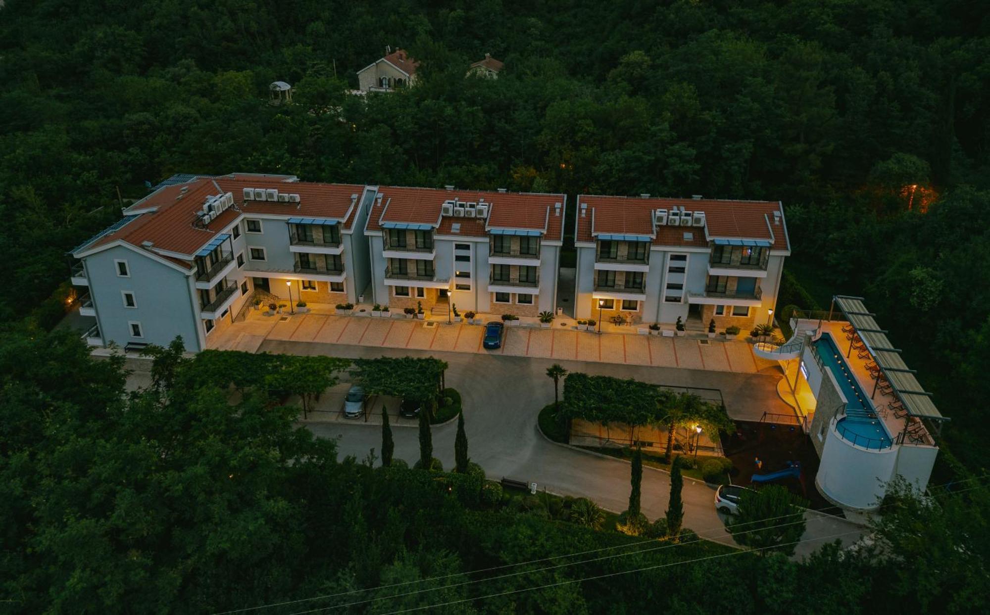 Green Bay Apartments Morinj كوتور المظهر الخارجي الصورة